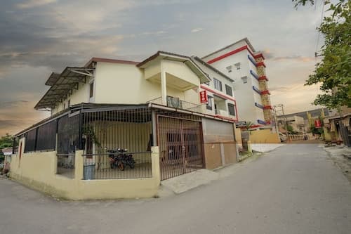OYO Life 2502 Syariah Triantama Kost