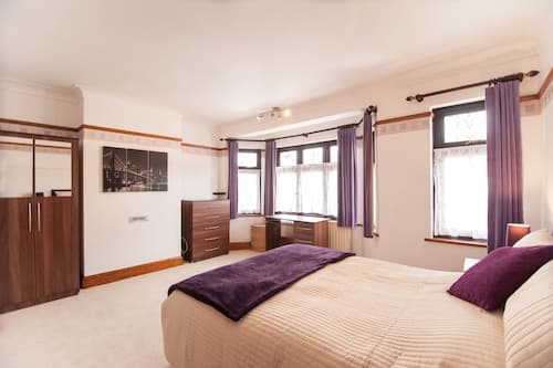 Watford stays - 4bed house