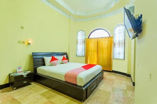 OYO 2848 Senaz Guesthouse