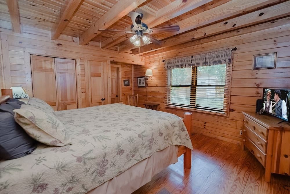 A Dream Come True 2 Bedroom Cabin by RedAwning