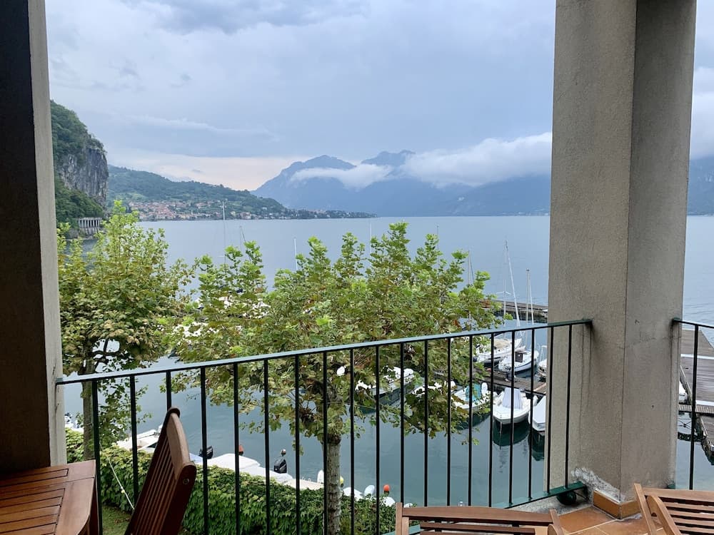 Mamma Ciccia Holiday Home - Front Lake Apartment, beach and swimming pool