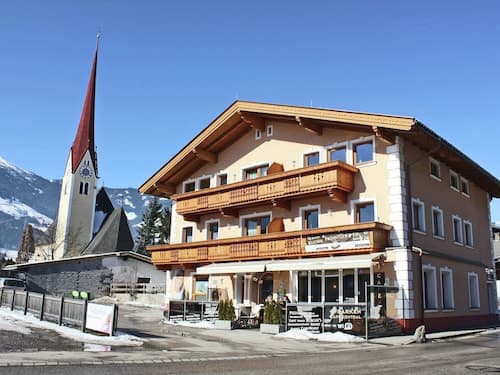 Spacious Apartment in Uderns near Ski Area