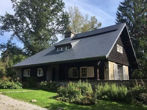 Large Hunting Lodge With Enormous Beautiful Garden