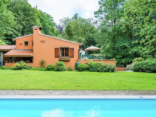 Cosy and Snug Holiday Home With Joint Swimming Pool
