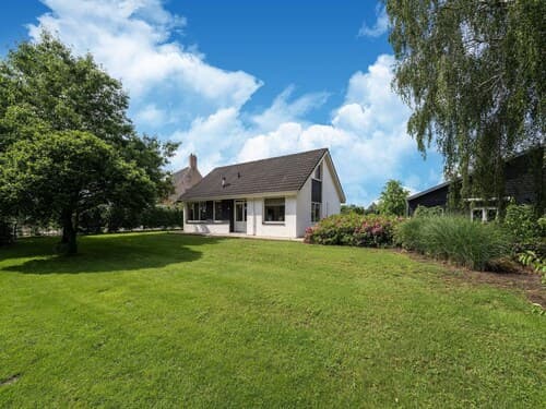 Cozy Holiday Home in Nistelrode With Garden