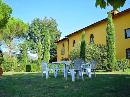 Restful Farmhouse with Pool near Forest in Vinci