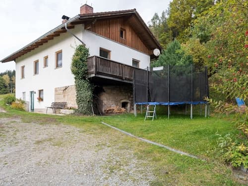 Idyllisches Ferienhaus mit Wald in der Nahe