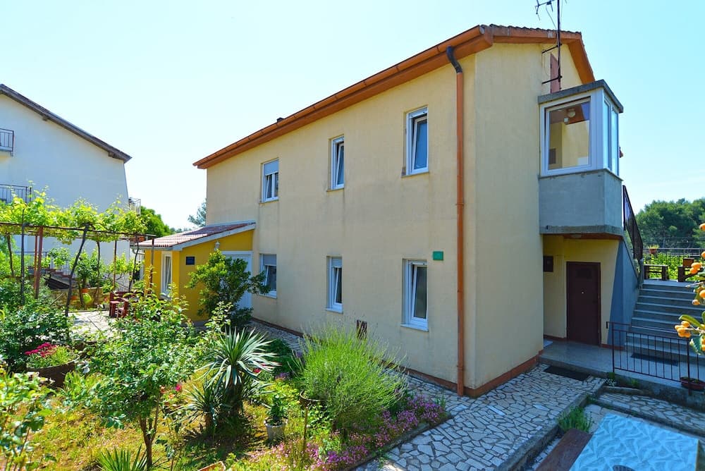 Apartment 1822