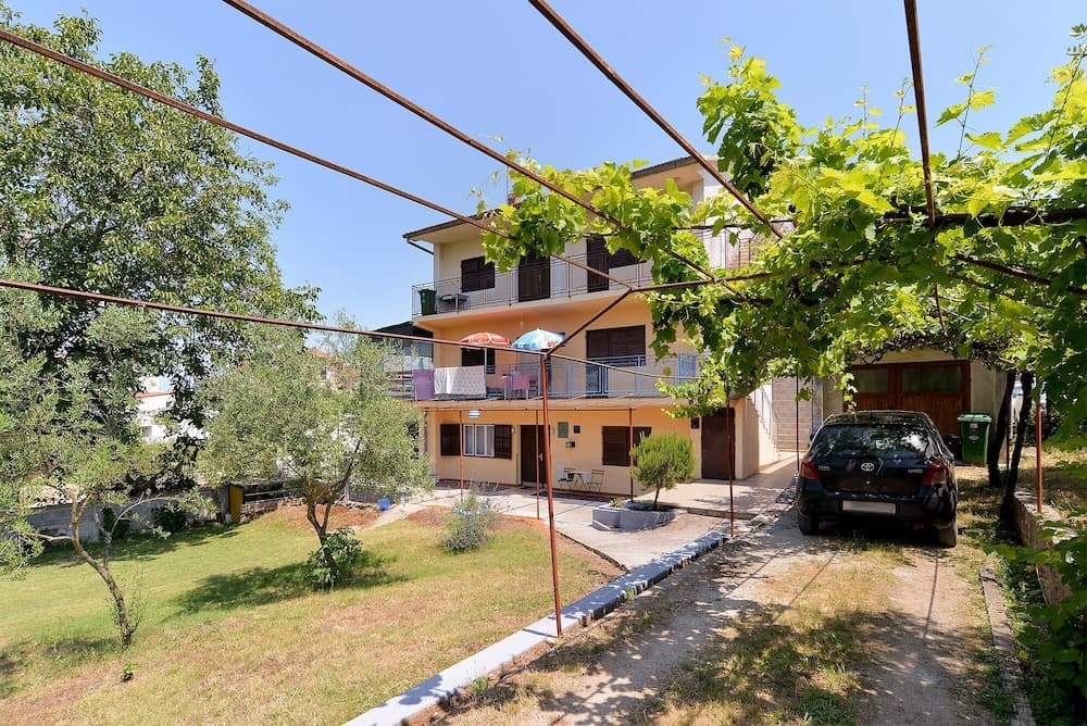 Apartment 1928