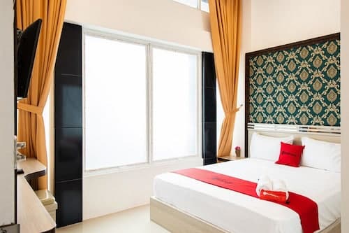 RedDoorz Plus @ Centrium Katamso Medan