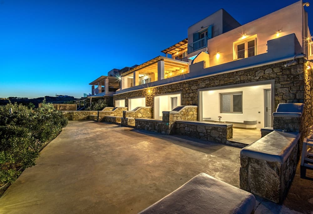 Oniropetra Apartaments
