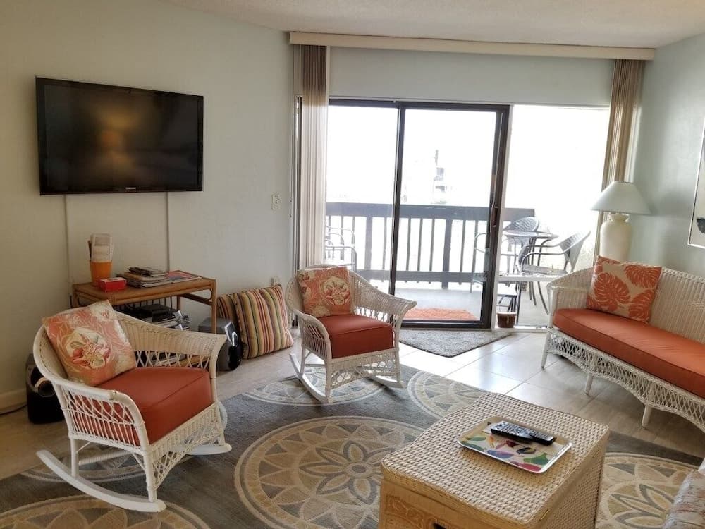 Island House D224 2 Bedroom Condo by RedAwning