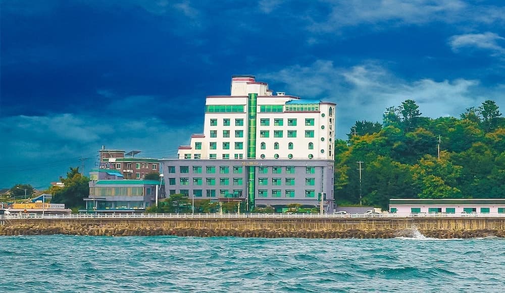 Benikea Mountain and Sea Daepo Port