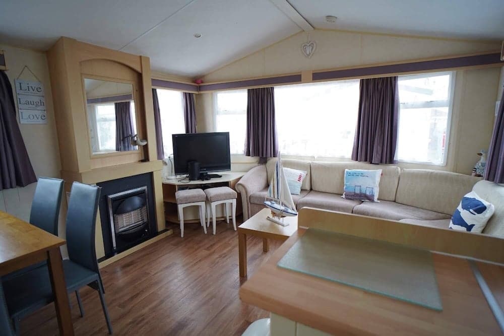 Pets Stay Free 3 Bedroom Caravan at Heacham Beach