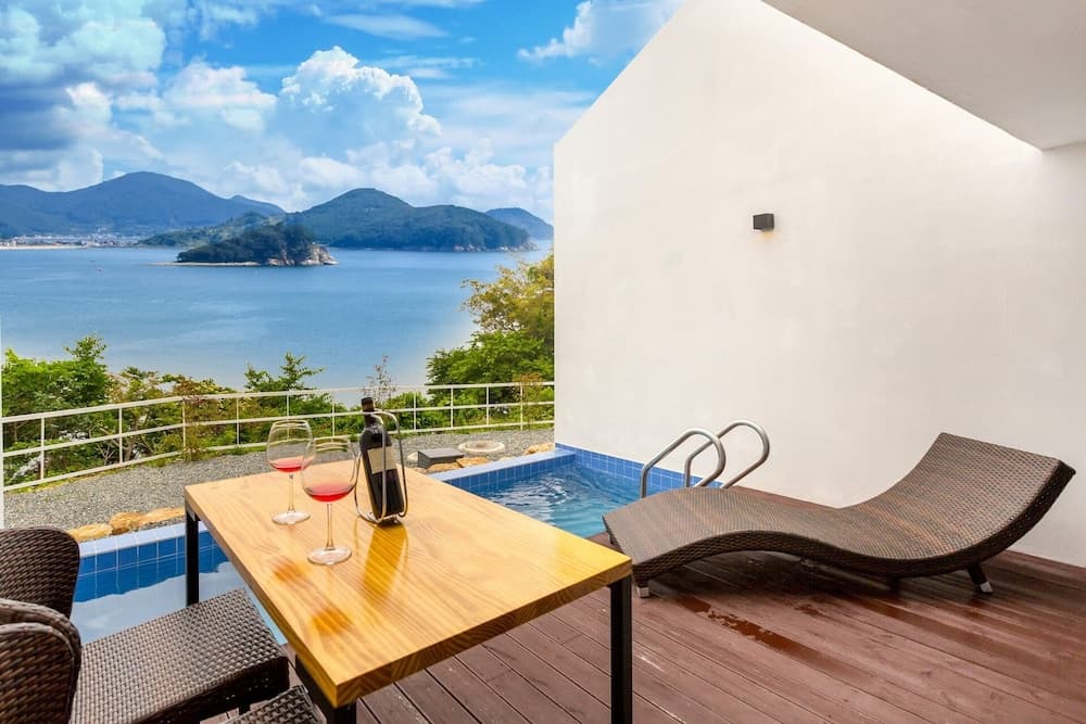 Geoje Star Marine Pool Villa Pension - V
