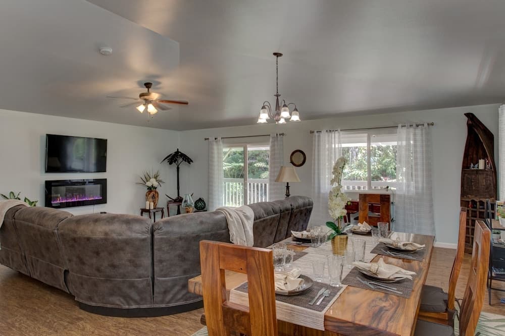 Ferns & Frogs Forest Hale 3 Bedroom Home by RedAwning
