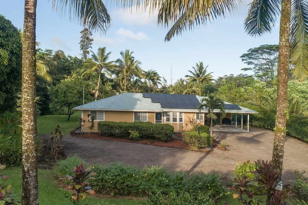 Hale O Makani 3 Bedroom Home by RedAwning