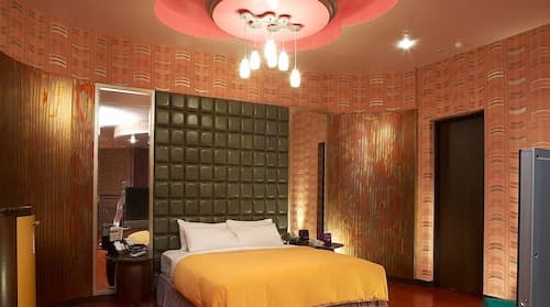 Royal Group Motel Nan Tse Branch