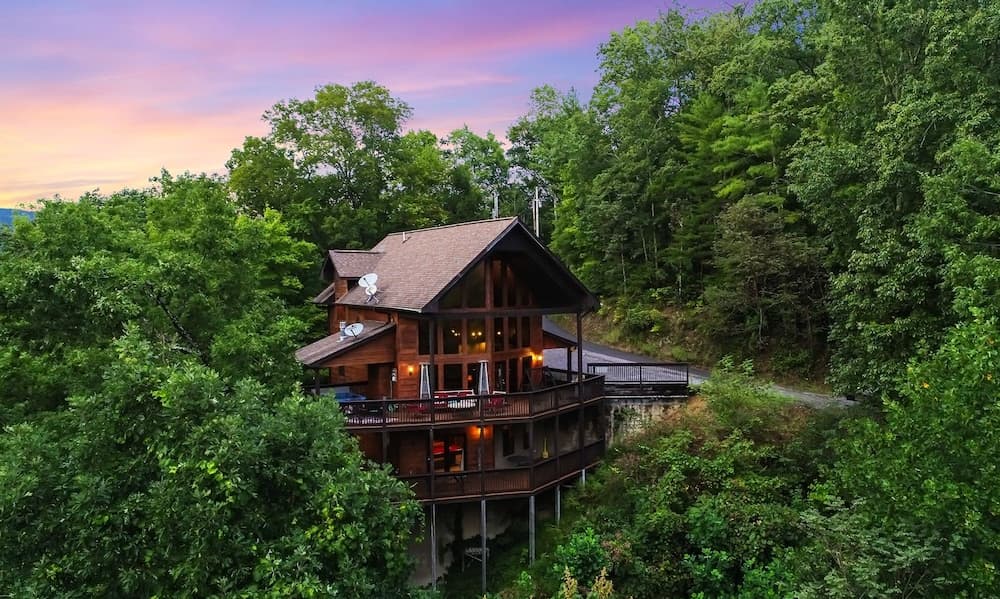 Livin On Mountain Time 4 Bedroom Cabin by RedAwning