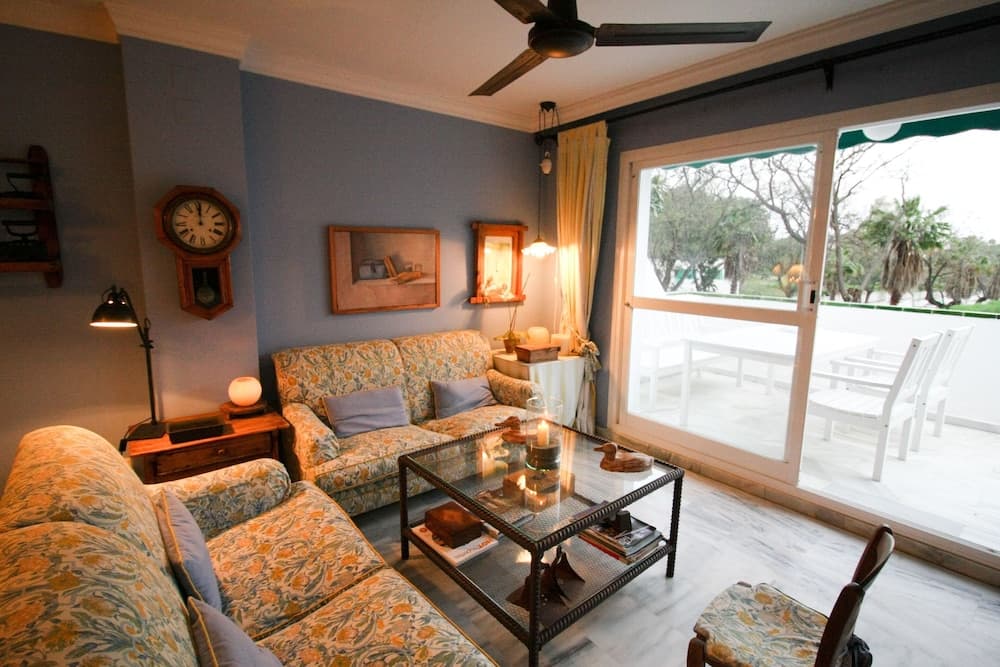 Suitur beachfront duplex with pool and sea views