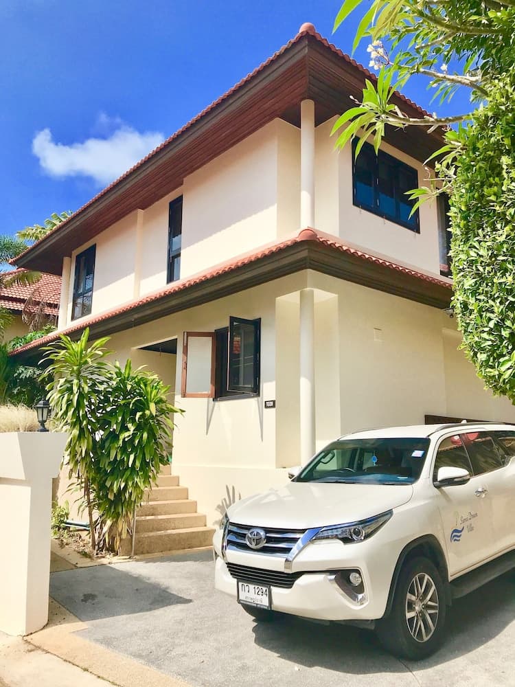 7 Bedroom Twin Villas on Beach Front Resort