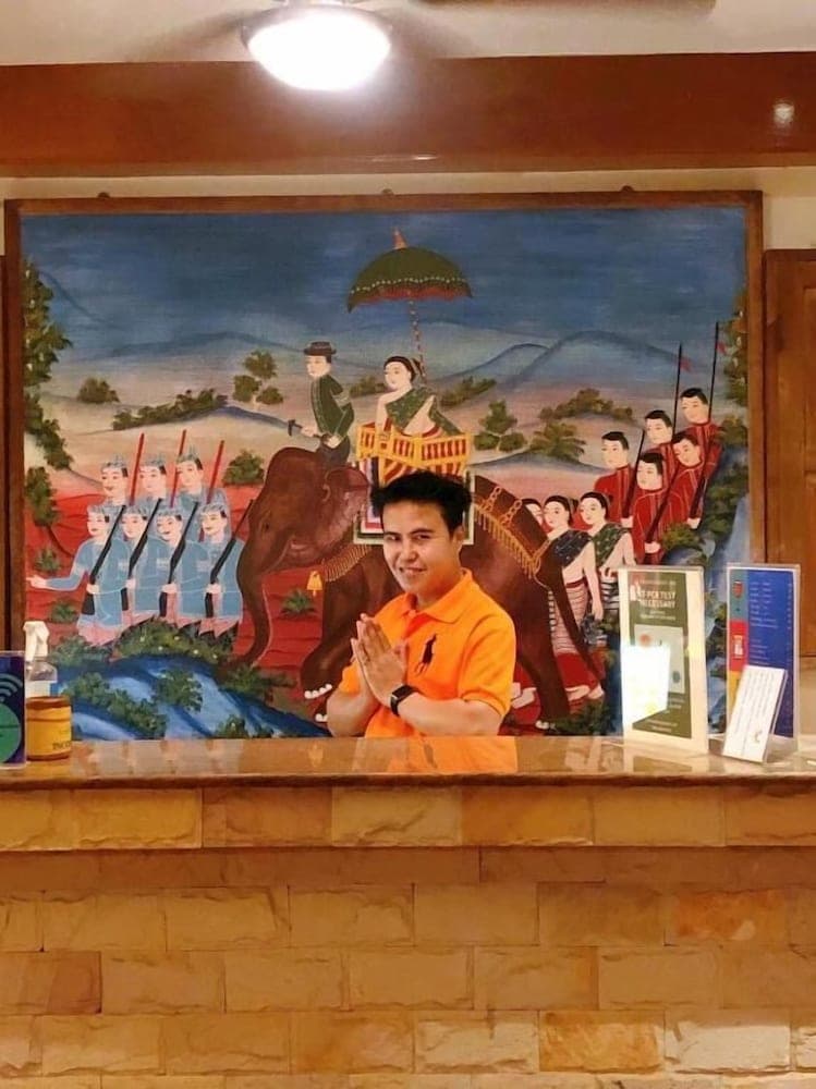 Chang Charlie Inn