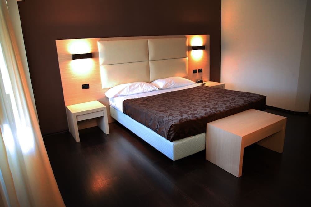 Hotel Sogni D'Oro Airport