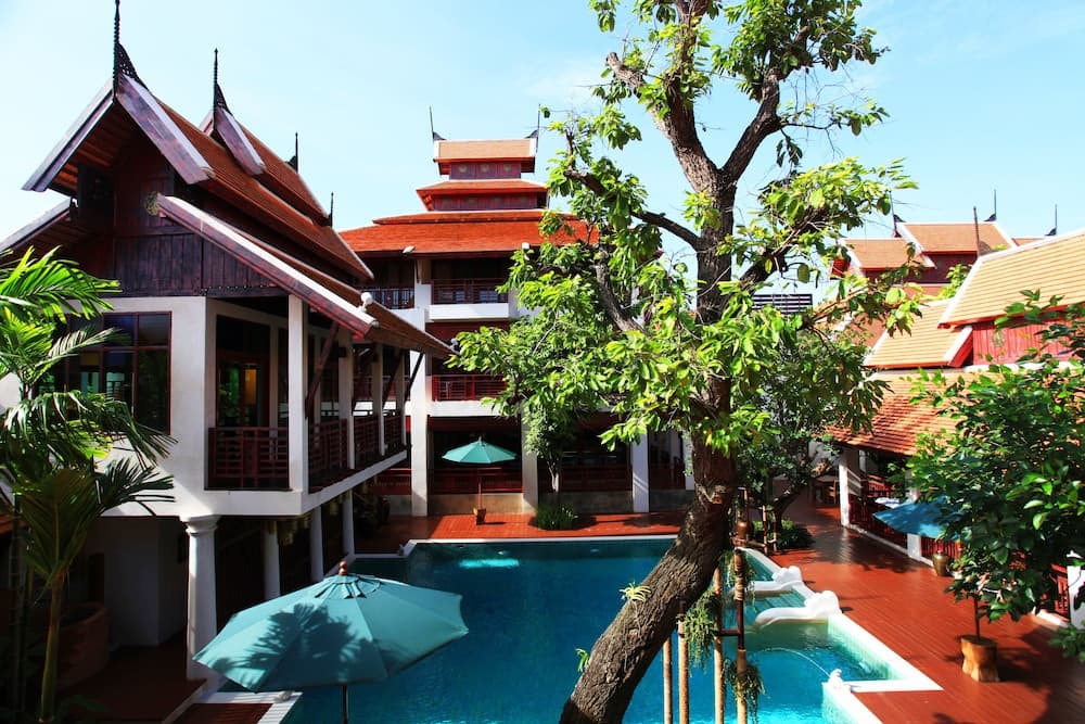 The Rim Resort