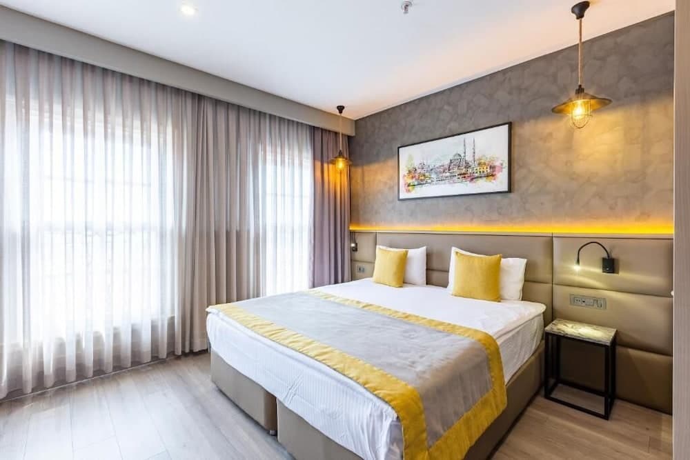 Seraglio Hotel & Suites