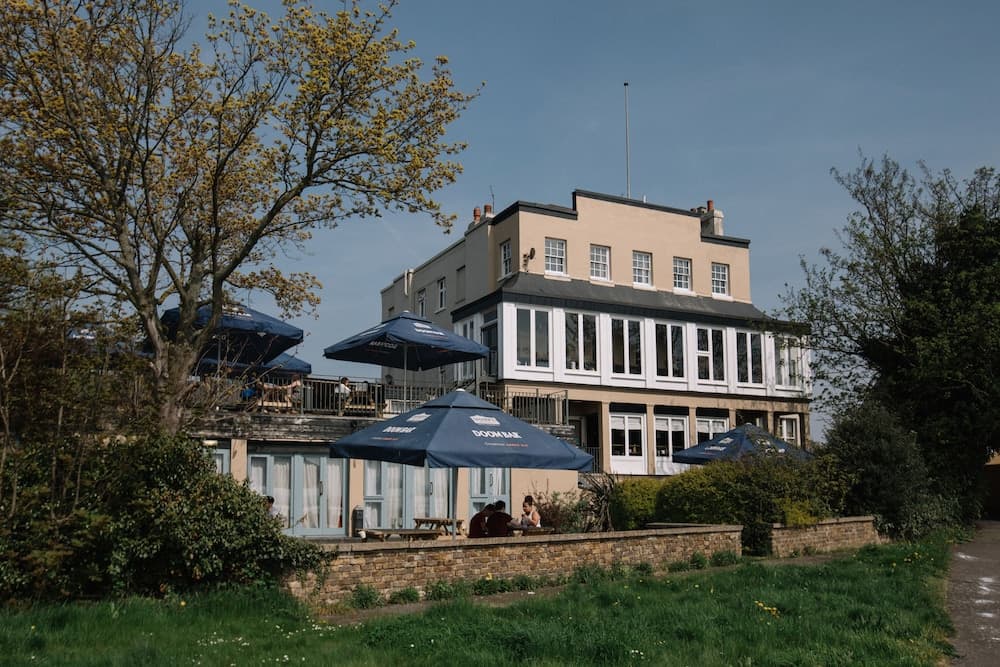 Royal Hotel, Bar & Grill