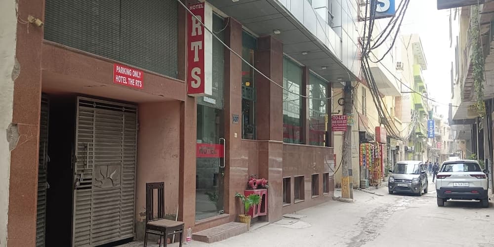 Hotel RTS Plaza Near IGI Airport