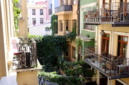 Chambers Of The Boheme - Hostel