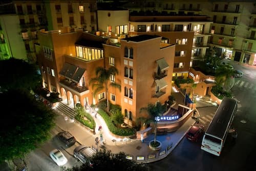 Artemis Hotel