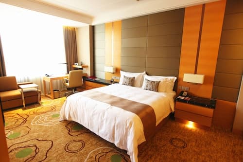 Crowne Plaza Shanghai Anting - 20 Minutes drive to National Exhibition and Convention Center & 15 Minutes drive to F1