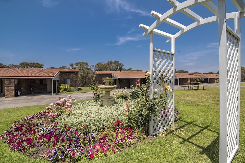 Emu Beach Chalets