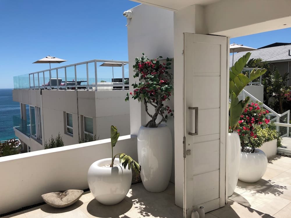 Clifton YOLO Spaces – Clifton Private Beach Villa