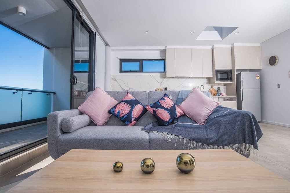 Lively 2bed1bath Mascot APT