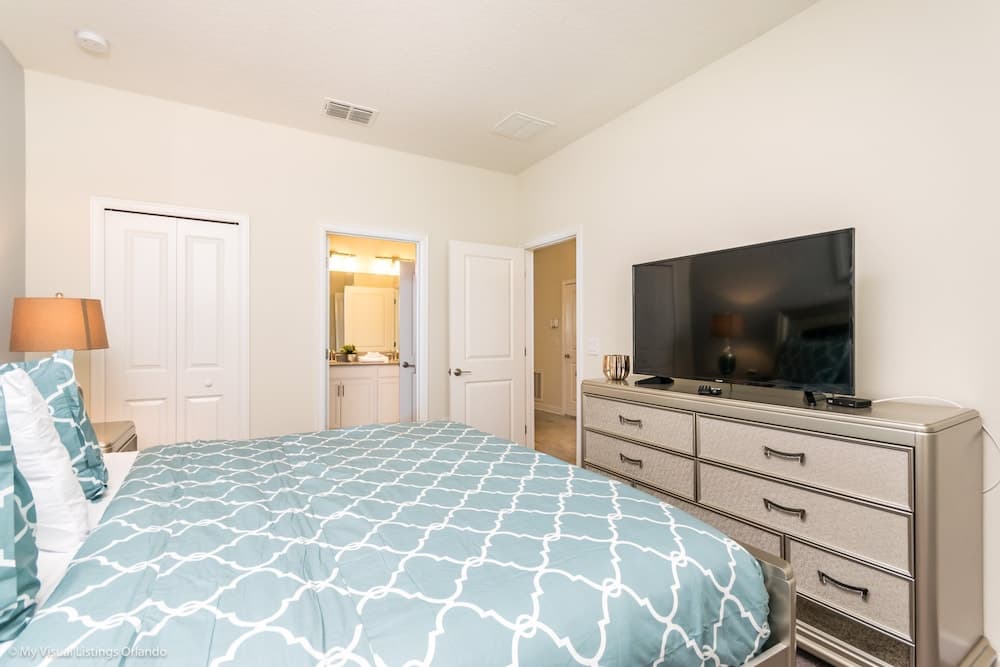 Champions Gate 8 Bedroom