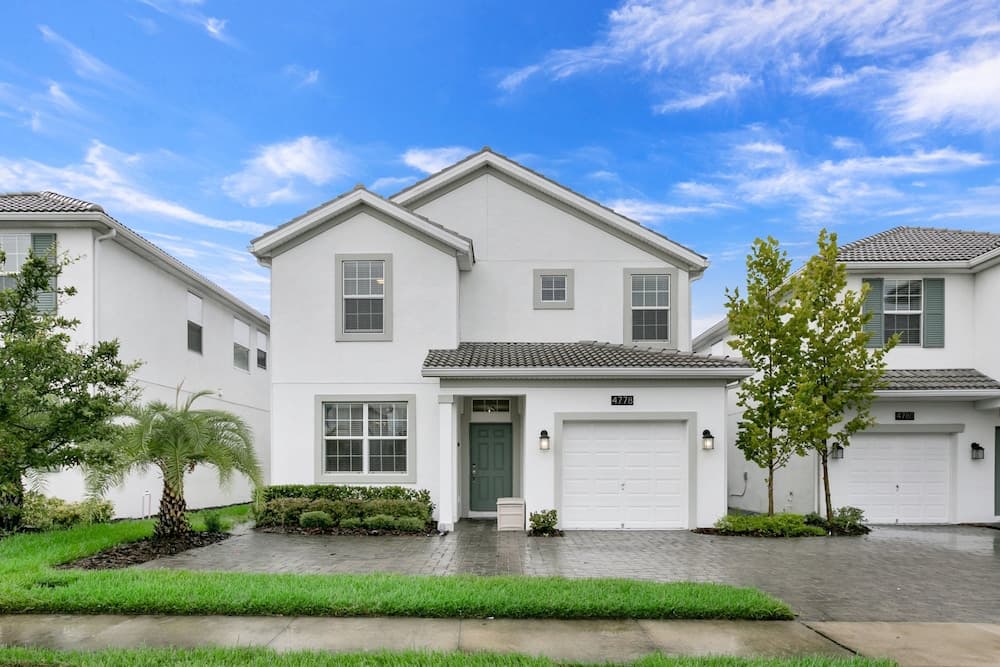 5 Bed 4 Ba Villa with Game Room, Pool & Spa
