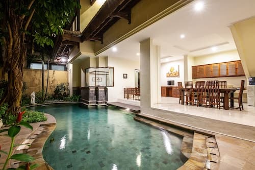 8-BR Private Pool Villa Walk to Seminyak Beach