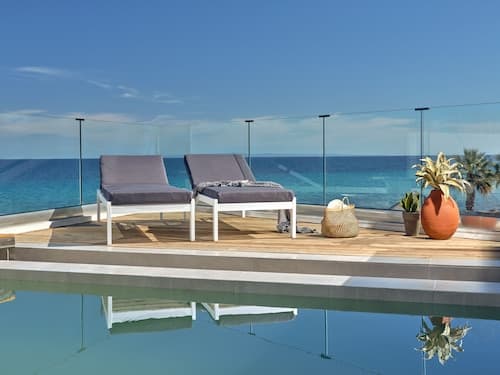 Oceanis Luxury Suites