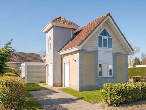 Well Furnished Villa With Garden Near the Beach