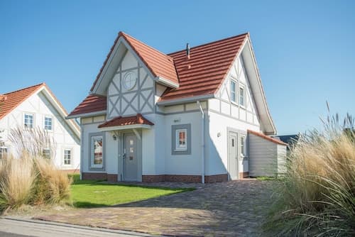 Detached Villa With Three Bathrooms Near the Sea