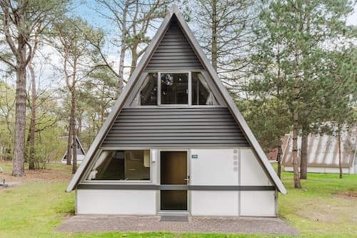 Bungalow in Bospark 't Wolfsven Near Nature
