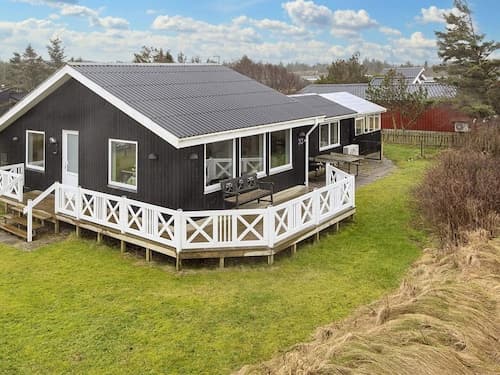 Exquisite Holiday Home in Løgstør near Sea