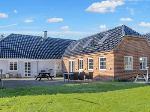 Adorable Holiday Home in Fur near Sea