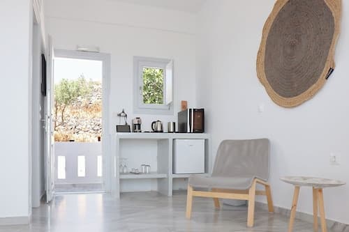 Phaos Santorini Suites