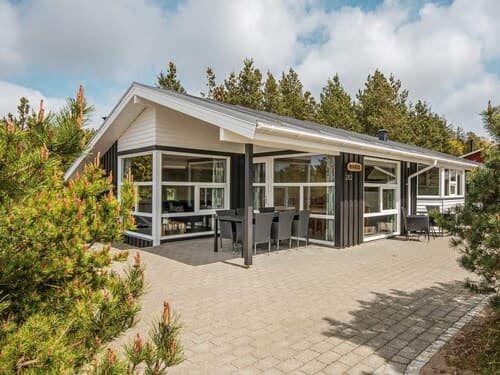 Secluded Holiday Home in Henne near Beach