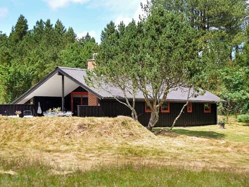 Cozy Holiday Home in Oksbøl near Swim Friendly Beach