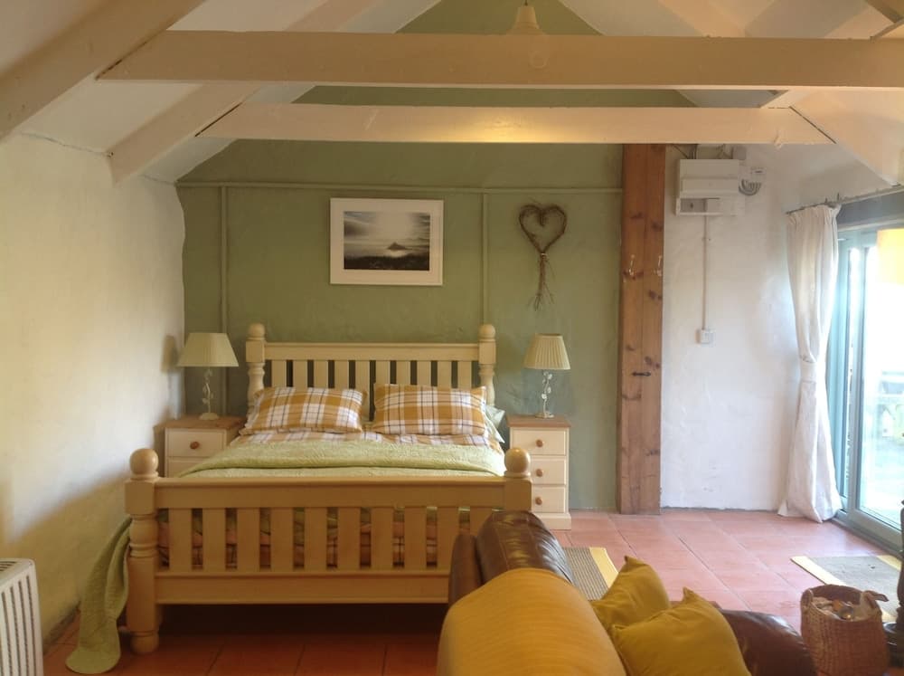 Cowshed Cottage Located nr Kynance Cove
